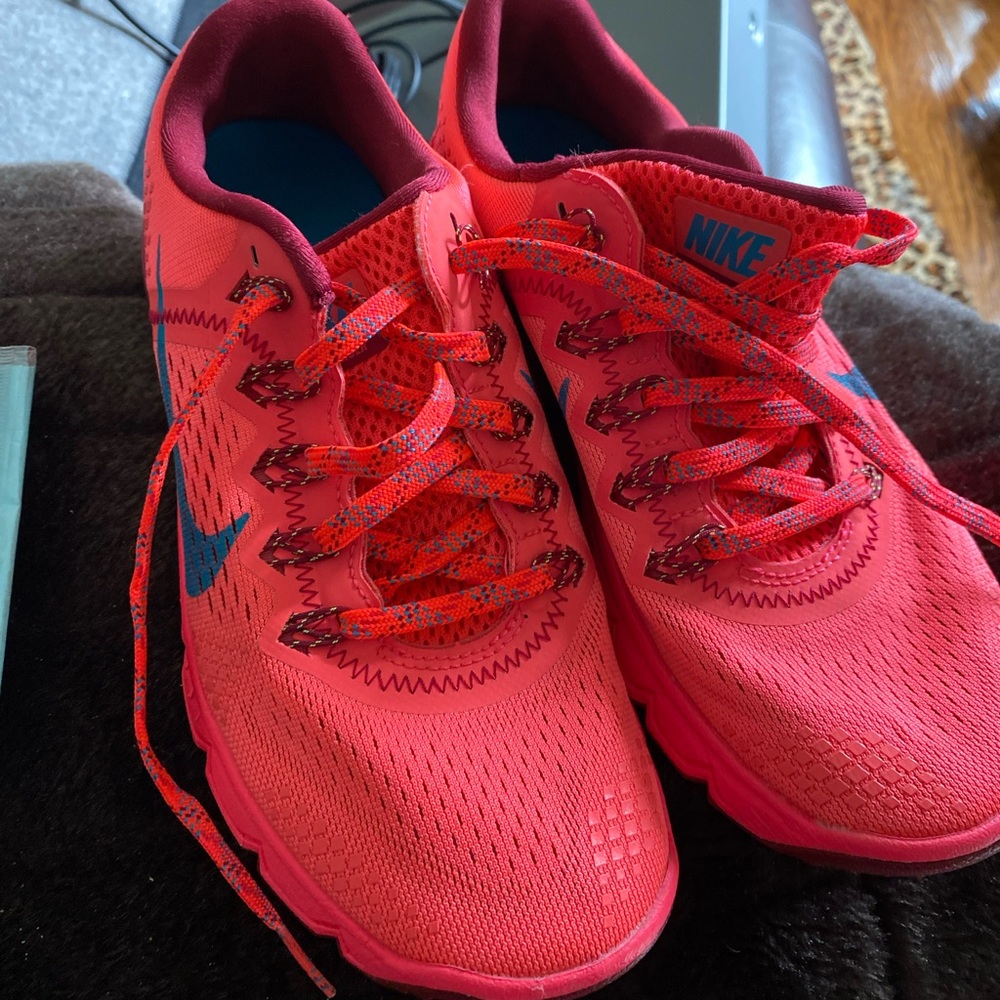Nike Coral Running Zoom sneakers